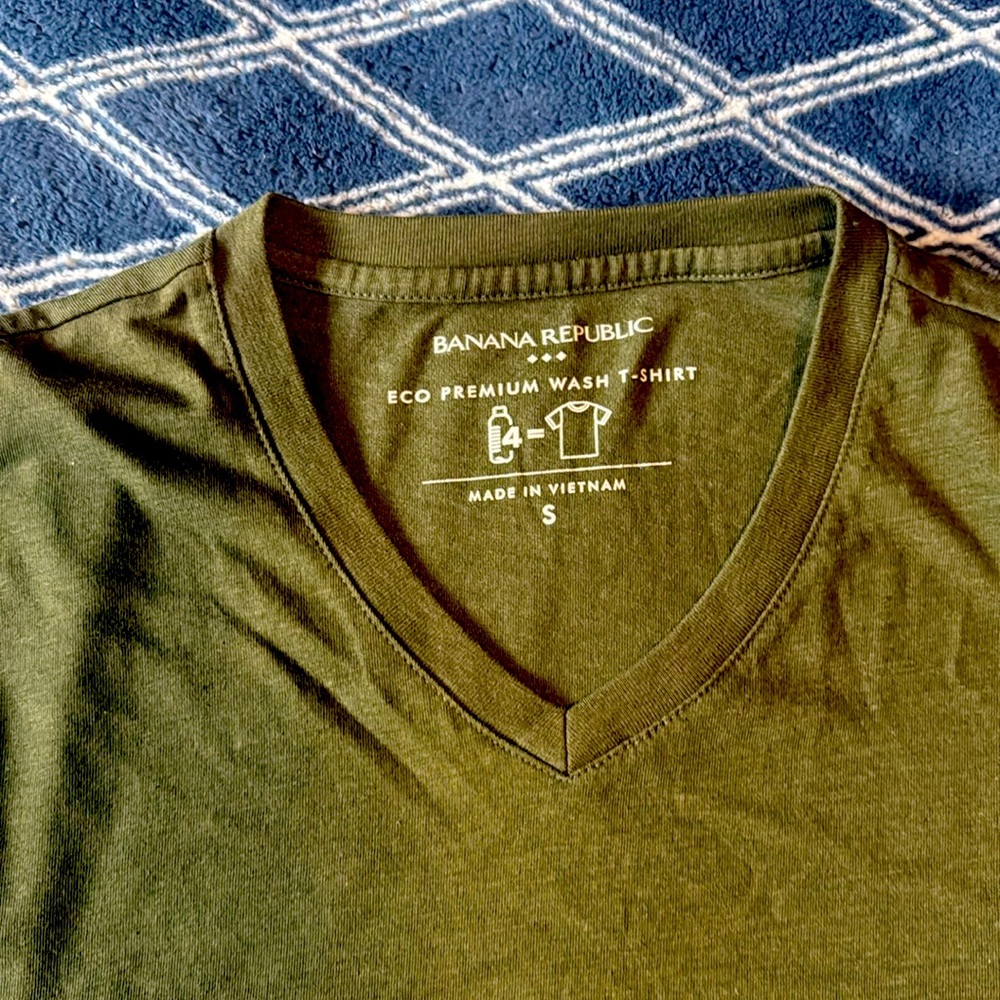 Mens Small Banana Republic V-neck T-shirt